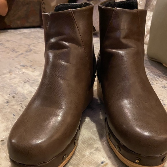 Brown bootie - Picture 3 of 4